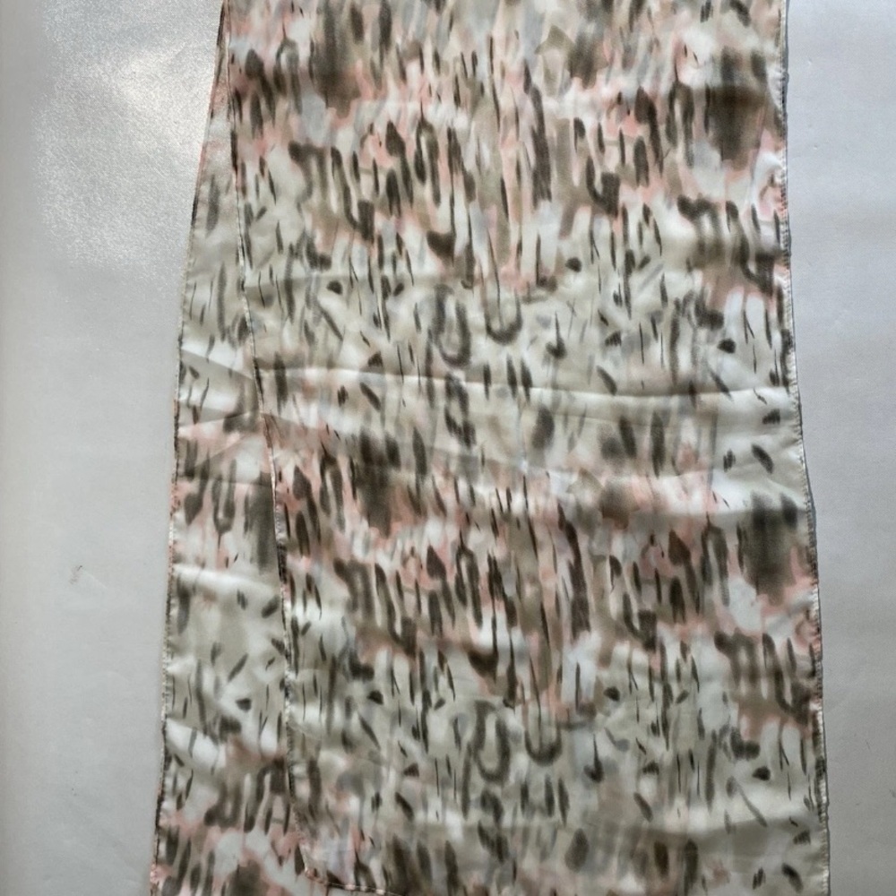 GOOD Lot Of 3 Women’s Scarfs, Floral, Pink & Gray, Sheer & Thick Scarfs - Picture 13 of 15